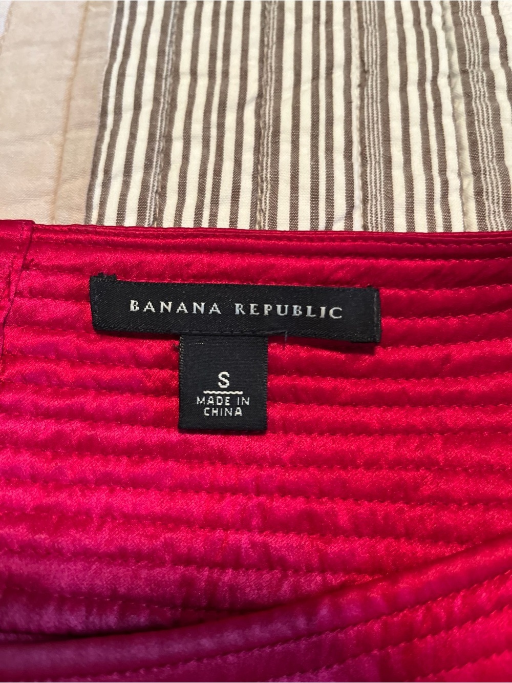 Banana Republic 100% Silk Blouse Small Red Pintuck Square Neck Top - Picture 8 of 10